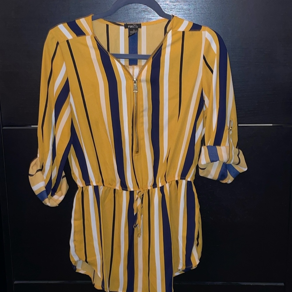 Women’s medium Rue21 yellow/blue/white mid sleeve top